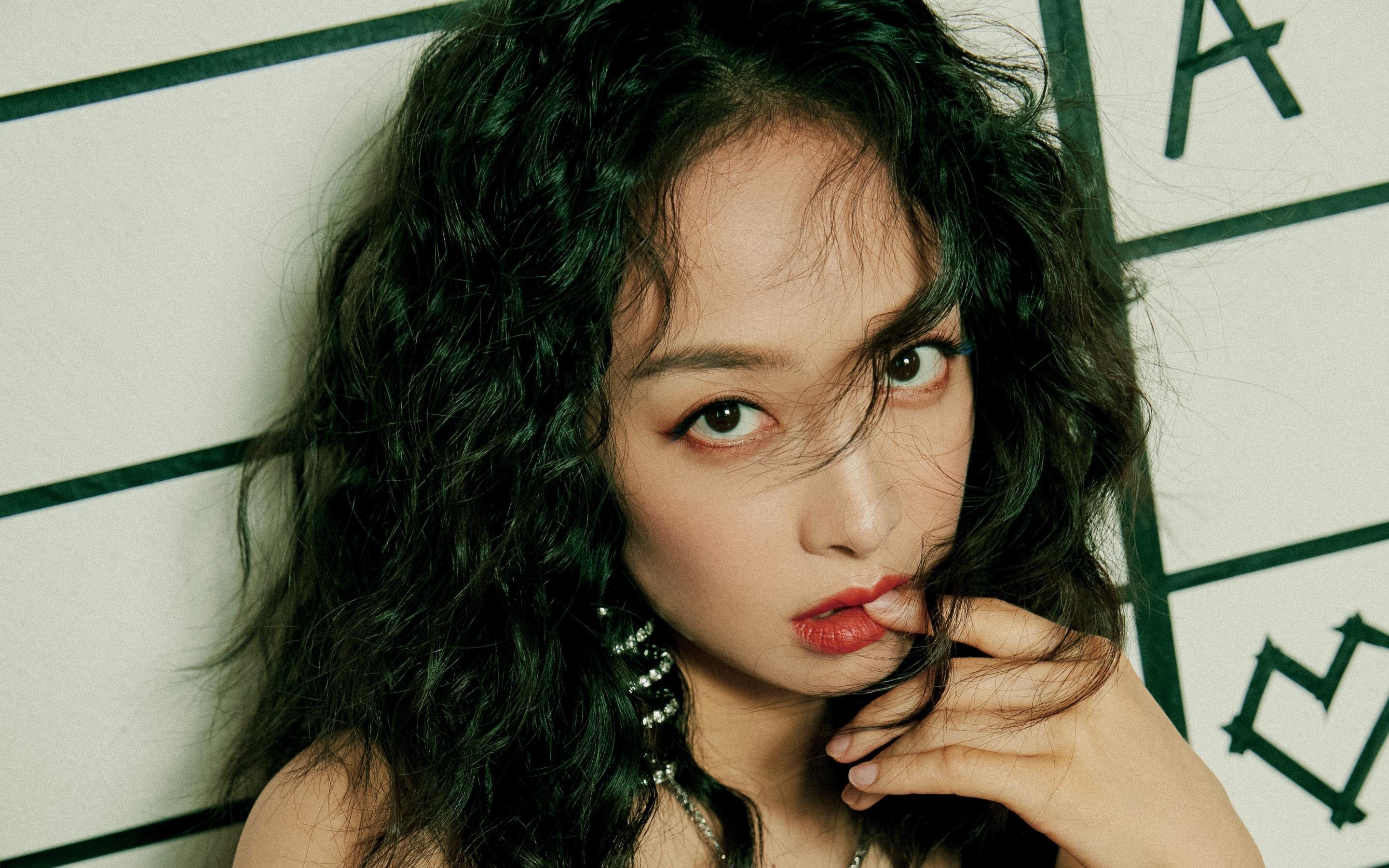 开云体育链接-内线对决：篮下争夺战的激烈场面，篮球内线对抗教学视频